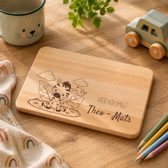 Frühstücksbrett Kinder personalisiert mit niedlichem Tiermotiv – Giraffe, Zebra, Löwe &amp; Elefant – Gravur
