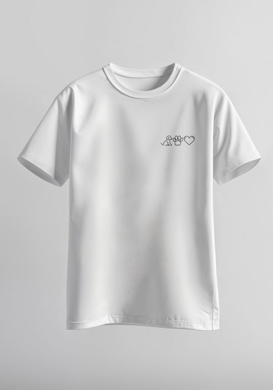 Person trägt personalisiertes Hunde T-Shirt in Weiß mit Icon und Name