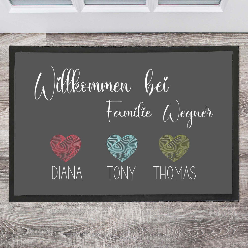 Willkommen bei Familie mit bunten Herzen Fußmatte, Schmutzfangmatte, Fußmatte personalisiert, Türmatte, Personalisierte Fußmatte, Geschenk zum Einzug - all - yours24