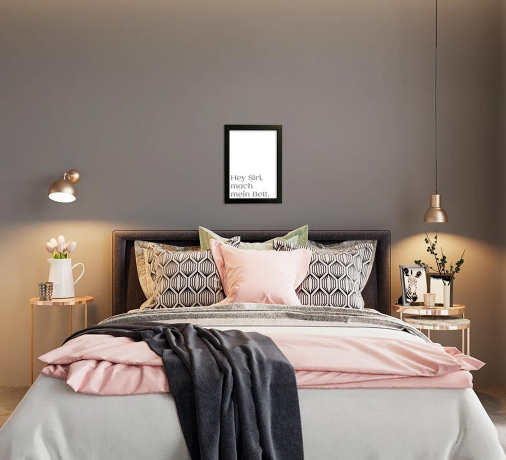 Kunstdruck Poster Bild Hey Siri mach mein Bett mit edlem schwarzen Bilderrahmen - all - yours24